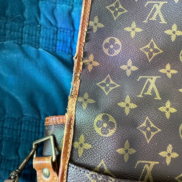 Authentic Louis Vuitton - Picture 7 of 11